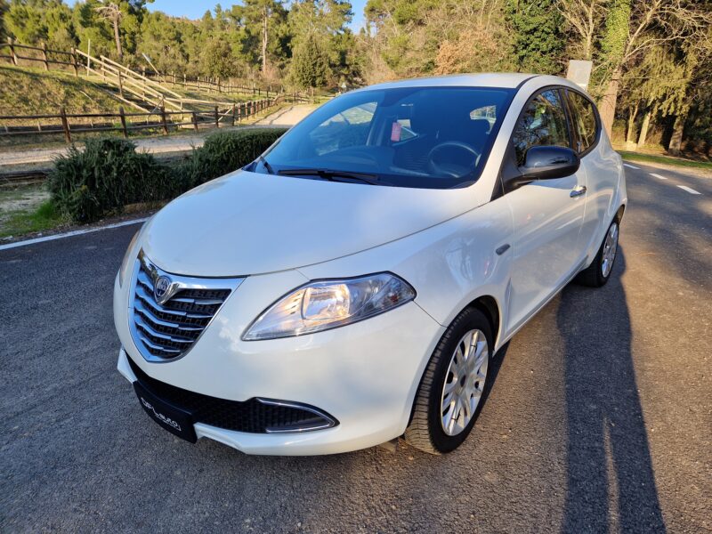 Lancia Ypsilon 1.2 69cv